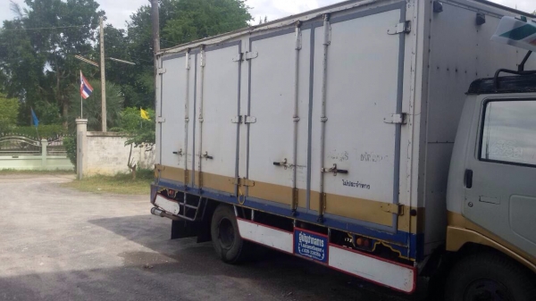 ขายตู้หกล้อ5.5เมตร กว้าง2.20เมตร คัซซีกว้าง74ซ.ม.