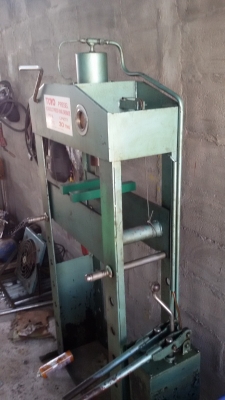 ขายเครื่องอัดไฮโดรลิกTOYO 30TON