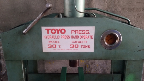 ขายเครื่องอัดไฮโดรลิกTOYO 30TON