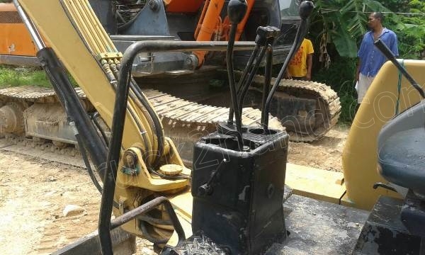 รถแบคโฮ KOMATSU PC20 รุ่น 7 รถแบคโฮ KOMATSU PC20 รุ่น 7