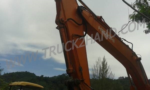 รถแบคโฮ HITACHI EX200 รุ่น 1สภาพพร้อมใช้ รถแบคโฮ HITACHI EX200 รุ่น 1สภาพพร้อมใช้