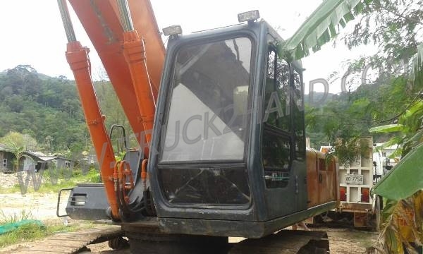 รถแบคโฮ HITACHI EX200 รุ่น 1สภาพพร้อมใช้ รถแบคโฮ HITACHI EX200 รุ่น 1สภาพพร้อมใช้