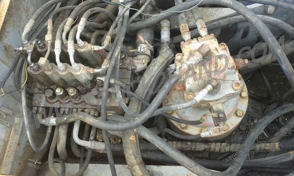 รถแบคโฮ HITACHI EX200 รุ่น 1สภาพพร้อมใช้ รถแบคโฮ HITACHI EX200 รุ่น 1สภาพพร้อมใช้