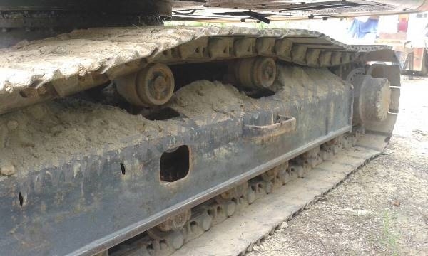 รถแบคโฮ HITACHI EX200 รุ่น 1สภาพพร้อมใช้ รถแบคโฮ HITACHI EX200 รุ่น 1สภาพพร้อมใช้