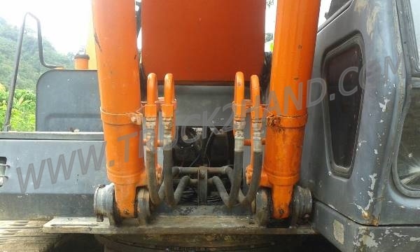 รถแบคโฮ HITACHI EX200 รุ่น 1สภาพพร้อมใช้ รถแบคโฮ HITACHI EX200 รุ่น 1สภาพพร้อมใช้