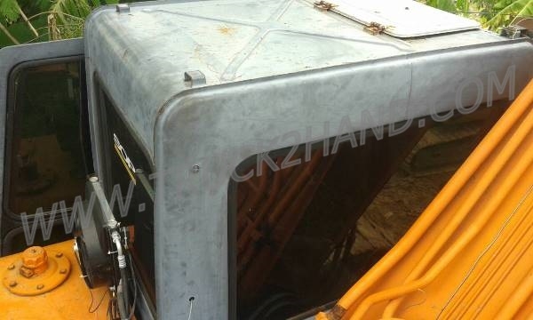 รถแบคโฮ HITACHI EX200 รุ่น 1สภาพพร้อมใช้ รถแบคโฮ HITACHI EX200 รุ่น 1สภาพพร้อมใช้