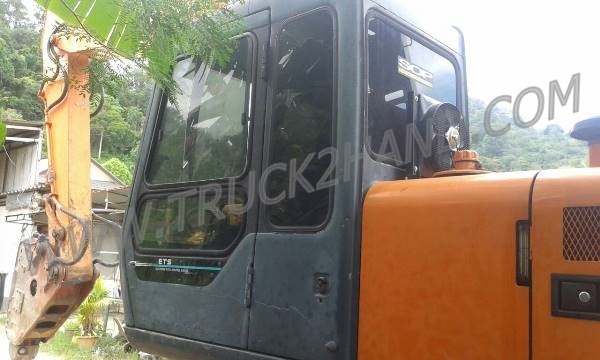 รถแบคโฮ HITACHI EX200 รุ่น 1สภาพพร้อมใช้ รถแบคโฮ HITACHI EX200 รุ่น 1สภาพพร้อมใช้