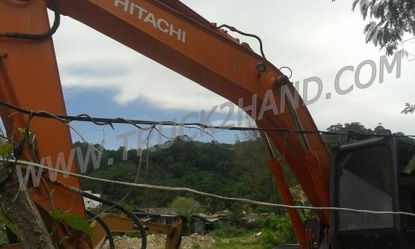 รถแบคโฮ HITACHI EX200 รุ่น 1สภาพพร้อมใช้ รถแบคโฮ HITACHI EX200 รุ่น 1สภาพพร้อมใช้