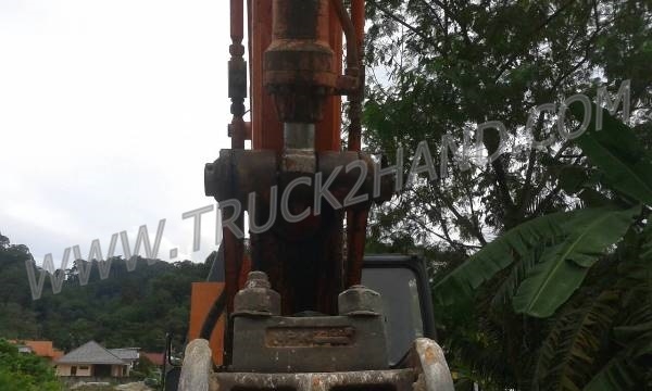 รถแบคโฮ HITACHI EX200 รุ่น 1สภาพพร้อมใช้ รถแบคโฮ HITACHI EX200 รุ่น 1สภาพพร้อมใช้