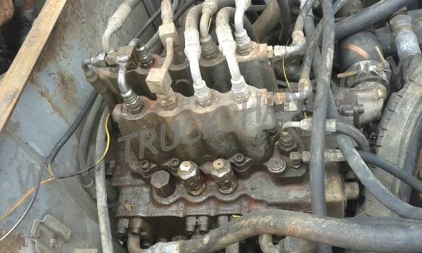 รถแบคโฮ HITACHI EX200 รุ่น 1สภาพพร้อมใช้ รถแบคโฮ HITACHI EX200 รุ่น 1สภาพพร้อมใช้