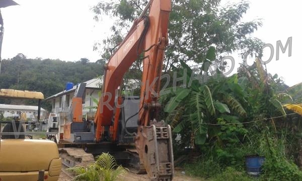 รถแบคโฮ HITACHI EX200 รุ่น 1สภาพพร้อมใช้ รถแบคโฮ HITACHI EX200 รุ่น 1สภาพพร้อมใช้