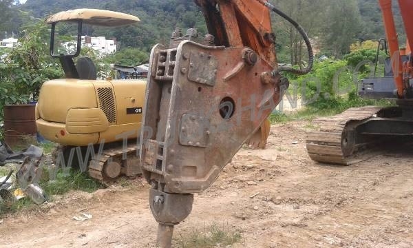 รถแบคโฮ HITACHI EX200 รุ่น 1สภาพพร้อมใช้ รถแบคโฮ HITACHI EX200 รุ่น 1สภาพพร้อมใช้