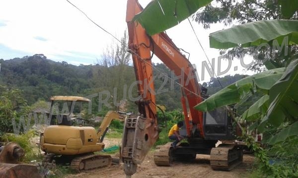 รถแบคโฮ HITACHI EX200 รุ่น 1สภาพพร้อมใช้ รถแบคโฮ HITACHI EX200 รุ่น 1สภาพพร้อมใช้