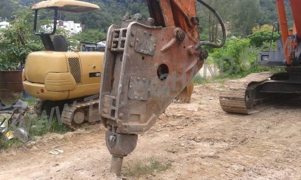 รถแบคโฮ HITACHI EX200 รุ่น 1สภาพพร้อมใช้ รถแบคโฮ HITACHI EX200 รุ่น 1สภาพพร้อมใช้