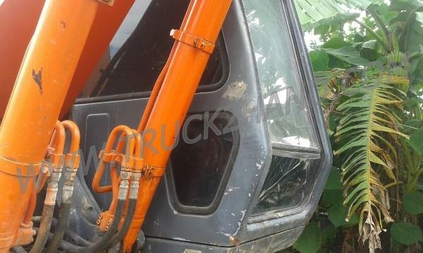 รถแบคโฮ HITACHI EX200 รุ่น 1สภาพพร้อมใช้ รถแบคโฮ HITACHI EX200 รุ่น 1สภาพพร้อมใช้