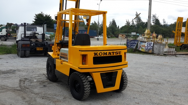 รถยก3.5ตันkomatsu....ปั๊มแรงมาก รถยก3.5ตันkomatsu....ปั๊มแรงมาก