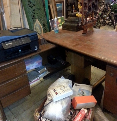 ขายโต๊ะบัญชีไม้สักรุ่นเก่า สภาพยังดีครับ