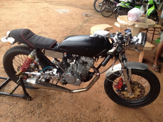 ขาย honda cg 125 เครื่อง LIFAN 200 cc. ของแต่งล้นๆ ถูกมากครับ ขาย honda cg 125 เครื่อง LIFAN 200 cc. ของแต่งล้นๆ ถูกมากครับ