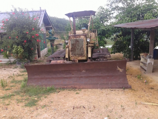 รถแทรกเตอร์ D3B รถจอด ไม่ค่อยใช้งาน แต่เครื่องยังดี ตามสภาพ ราคาต่อรองได้ 087-2976734