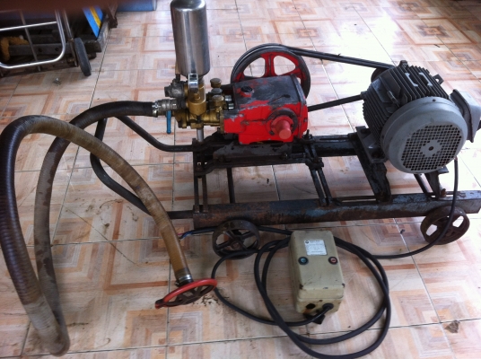 อัดฉีด 3 สูบ มอเตอร์ฮิตาชิ 7 แรงครึ่ง ตัวใหญ่ ไฟ 380 เหมาะสำหรับล้างอัดฉีด ใช้ได้หลายหัว