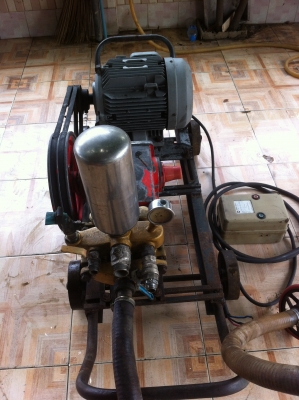 อัดฉีด 3 สูบ มอเตอร์ฮิตาชิ 7 แรงครึ่ง ตัวใหญ่ ไฟ 380 เหมาะสำหรับล้างอัดฉีด ใช้ได้หลายหัว