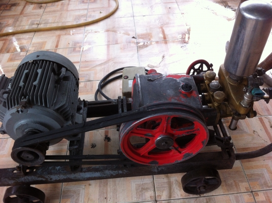 อัดฉีด 3 สูบ มอเตอร์ฮิตาชิ 7 แรงครึ่ง ตัวใหญ่ ไฟ 380 เหมาะสำหรับล้างอัดฉีด ใช้ได้หลายหัว