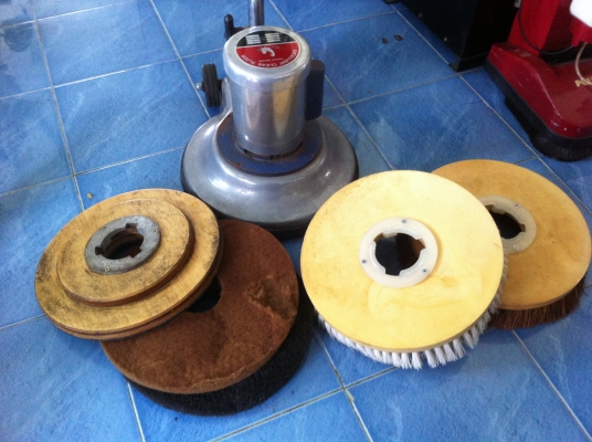 เครื่องขัดพื้น 14 นิ้ว ไฟ 220 อุปกรณ์ครบ