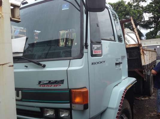 ขาย 6 ล้อ อีซุซุ FTR  เครื่อง 160 แรง หัวคัซซี่ ยาว 5.50 เมตร ยาง 900