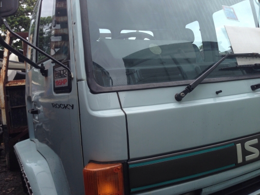 ขาย 6 ล้อ อีซุซุ FTR  เครื่อง 160 แรง หัวคัซซี่ ยาว 5.50 เมตร ยาง 900