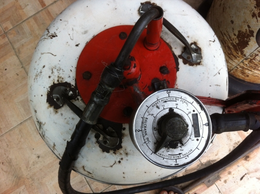 ถังอัดจารบีใช้ลม ของ USA + ถังเติมน้ำมันเกียร์เฟืองท้าย 2 ตัว