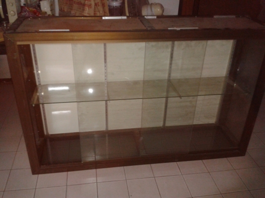 ขายตู้โชว์ขอบอลูมิเนียมความสูง 100 เซ็นใบละ 1300 มี 6 ใบ