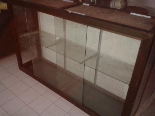 ขายตู้โชว์ขอบอลูมิเนียมความสูง 100 เซ็นใบละ 1300 มี 6 ใบ