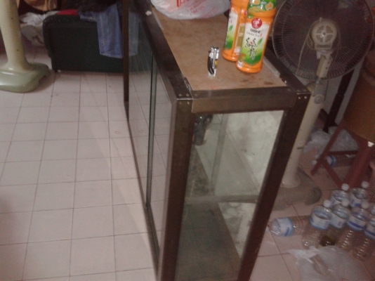 ขายตู้โชว์ขอบอลูมิเนียมความสูง 100 เซ็นใบละ 1300 มี 6 ใบ