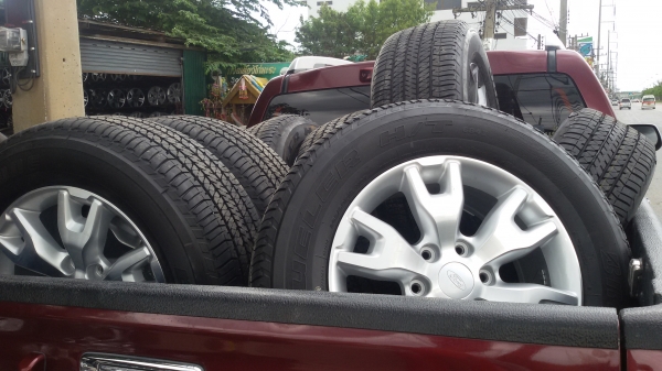 ขายล้อ FORD ขอบ18พร้อมยางป้ายแดงชุดละ43000
