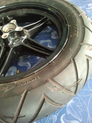 ล้อแม็ก +ยาง+ลูกปืน สภาพใหม่วิ่งไม่ถึงอาทิต ยางหนวดยังไม่หลุด ksr new