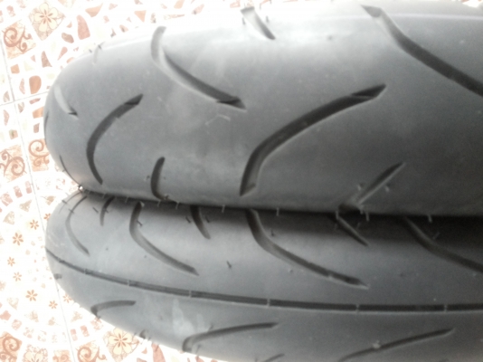 ขายครับยางติดรถPCXรถวิงมา500โลขายคู่ละ1500สภาพดีครับ