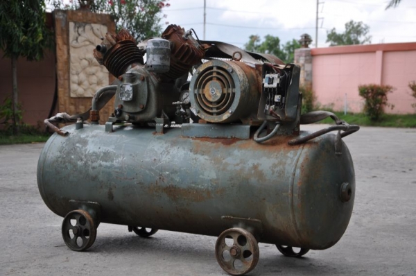 ขายปั้มลม IWATA2สูบ 230ลิตร สวยเดิมจากญี่ปุ่น 18,000เท่านั้น!!