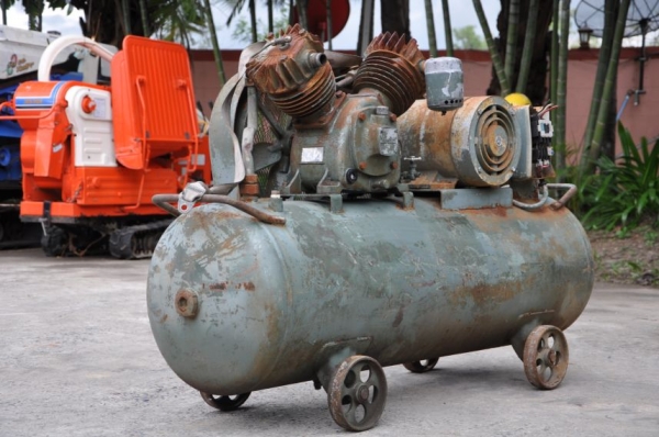 ขายปั้มลม IWATA2สูบ 230ลิตร สวยเดิมจากญี่ปุ่น 18,000เท่านั้น!!