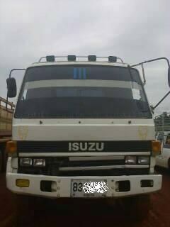 **520,000 บ.ต่อรอง**<ถูกๆจัดให้ ร่วมสู้ด้วยกัน พี่น้องครับ !!>>ขาย10ล้อเพลาเดียวท้ายลาดขึ้นแบคโฮ200 ISUZU ROCKY  วางเครื่อง HINO HO7C-185แรง เครื่องเกียร์HINO เครื่องแน่น แห้ง แรงดี เกียร์ดี ไม่มีหลุด ช่วงล่างเพลาเดียวเดิม คัสซีสวยๆ เดิม ไ