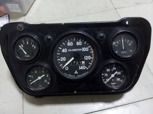 เรือนไมล์จิ๊ปสวยๆๆ มี 2 อัน เรือนไมล์จิ๊ปสวยๆๆ มี 2 อัน