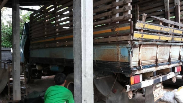 **399,000 บ.ต่อรอง**ขาย6ล้อ115 ยอดนิยม ISUZU NPR JAANPR59LL 4BD1-115HP กรองดำ เกียร์สั้น ห้างแท้ ปี34 เครื่องเดิมเกียร์เดิม 4BD1-115ฝาดำ เครื่องดี แน่นดี สตาร์ทติดง่าย เกียร์สั้นเดิม เข้าง่ายไม่หลุด ช่วงล่างใหญ่ Fหน้า-หลัง คัสซีดี เดิม มีตามดบ้าง ช่วงปลาย