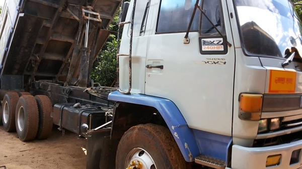 **1,420,000 บ.ต่อรอง**ขาย10ล้อ2เพลาดั้ม "นางฟ้า240" ISUZU ROCKY FXZ23NFPF-R 6SD1-240HP นางฟ้าแท้ ปี39(จดใหม่ปี44) เครื่องเดิมเกียร์เดิม เครื่อง6SD1-240แรง แห้งๆ แน่นๆ แรงดี ไม่เยิ้ม เกียร์เดิม แห้งดีไม่มีหลุด ไม่มีหอน ช่วงล่างเดิม คัสซีสวยเดิม ไ