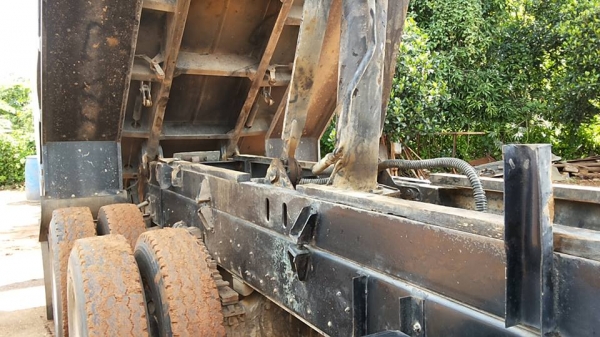 **1,420,000 บ.ต่อรอง**ขาย10ล้อ2เพลาดั้ม "นางฟ้า240" ISUZU ROCKY FXZ23NFPF-R 6SD1-240HP นางฟ้าแท้ ปี39(จดใหม่ปี44) เครื่องเดิมเกียร์เดิม เครื่อง6SD1-240แรง แห้งๆ แน่นๆ แรงดี ไม่เยิ้ม เกียร์เดิม แห้งดีไม่มีหลุด ไม่มีหอน ช่วงล่างเดิม คัสซีสวยเดิม ไ