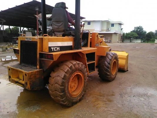 ขายยด่วน รถตักTcm820 เอวอ่อนสภาพดี ราคาเบาๆโทร0843923995