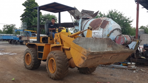 ขายยด่วน รถตักTcm820 เอวอ่อนสภาพดี ราคาเบาๆโทร0843923995