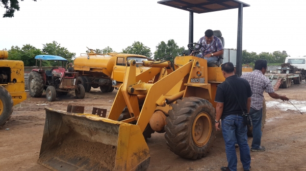 ขายยด่วน รถตักTcm820 เอวอ่อนสภาพดี ราคาเบาๆโทร0843923995