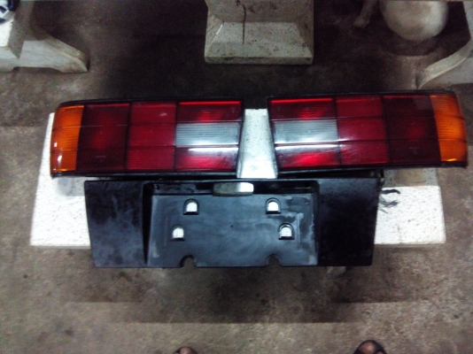 ขายไฟท้ายbmw e30 ท้าย3ชั้นครบชุด1500