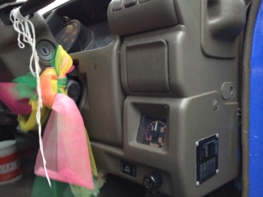 ขาย ISUZU NRR ประกอบนอกทั้งคัน เครื่อง 6HH1 195แรง  EURO2 รถสูง 1.80เมตร ยาว5เมตร ทะเบียนพร้อม