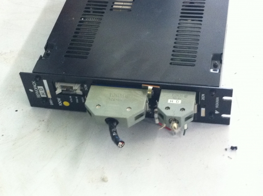 ชุดกล่อง SERVOPACK ควบคุมการทำงานของ SERVOMOTER ถอดจากเครื่องจักรที่ทำงานได้(มี 16 กล่อง)