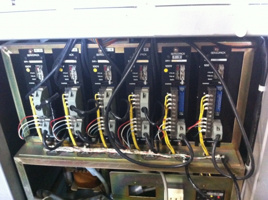 ชุดกล่อง SERVOPACK ควบคุมการทำงานของ SERVOMOTER ถอดจากเครื่องจักรที่ทำงานได้(มี 16 กล่อง)